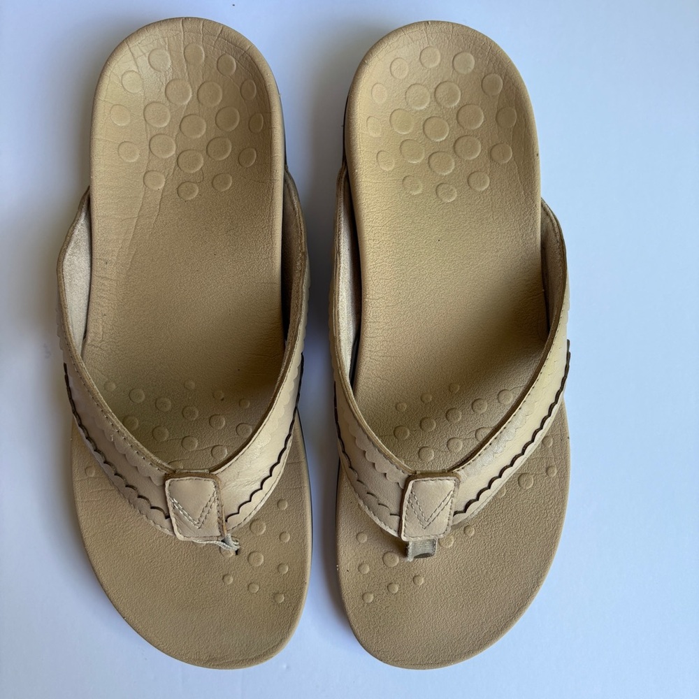 Vionic Women's Beige Tan Flip Flop Sandals